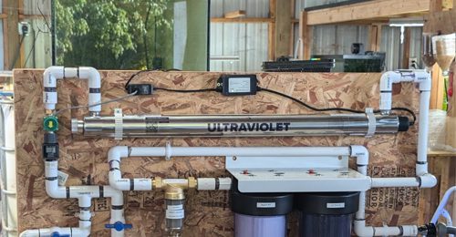 ¿Qué accesorios componen un desinfectador de agua UV?